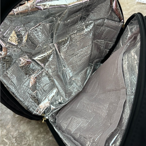 ❌***SOLD*** ❌WILLING TO TRADE Isaac Mizrahi backpack - Picture 5 of 11